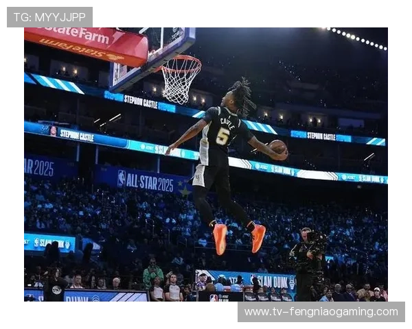 全明星扣篮大赛决赛轮,麦克朗卫冕成功庆祝时刻 全明星扣篮大赛决赛轮,麦克朗卫冕成功庆祝时刻